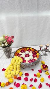 Urli finement sculpté avec des poignées florales - Product Image 3