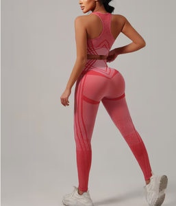 Conjunto de Yoga Rosa con Espalda Cruzada, Leggings a Media Pierna de Cintura Media, Top Corto, Sin Costuras, Elástico en Cuatro Direcciones, Transpirable, Ecológico, de Secado Rápido - Product Image 4