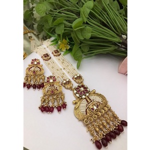 Ensemble collier et boucles d'oreilles Tikka plaqué or de qualité supérieure, orné de pierres Polki, pour collection de mariage, pour femmes. - Product Image 2