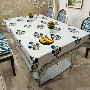 Preciosa Cubierta Rectangular Blanca para Mesa de Comedor, Hecha a Mano con Estampado Floral, de Algodón Lavable, Personalizable, Moderna y Suave, para Interiores y Exteriores - Product Image 1
