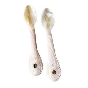 Cuchara de Nácar Pulido con Diseño Floral, Alta Calidad, Precio Económico, Hecha a Mano, Vajilla Premium para Restaurantes, Exportación OEM - Product Image 1