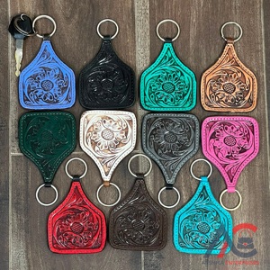 Porte-clés tendance en cuir de vache artisanal et gravé, style western, en cuir véritable, accessoire personnalisé pour souvenir - Product Image 1