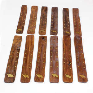 Quemador de Incienso Portátil de Madera Hecho a Mano en India para Uso Religioso - Product Image 1