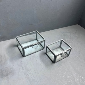Boîte à bijoux en fer et verre au design artisanal, finition grise, organisateur décoratif, rangement pour coiffeuse, 4x3x2 - Product Image 6