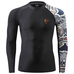 Camiseta de compresión para hombre con tejido avanzado que absorbe la humedad para entrenamiento en el gimnasio - Product Image 1