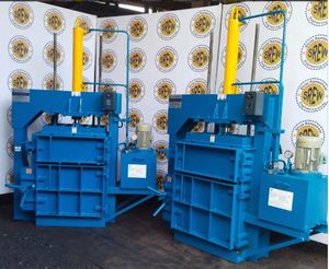Presse à balles de ferraille CRM 15 tonnes, niveau de sécurité élevé, moteur en acier au carbone - Product Image 4