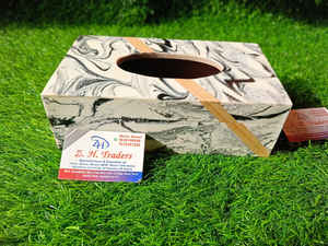 Boîte à mouchoirs MOP conçue sur mesure Organisateur de serviettes élégant et durable pour la décoration de la table à manger ou de la table de salle de bain - Product Image 4