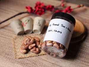 OEM Service Premium Organic Roasted Cashew <b>Nuts</b> 350g Clear Jar Buttery Salty Custom Grade 12 Months Shelf Life from Vietnam - Product Image 1