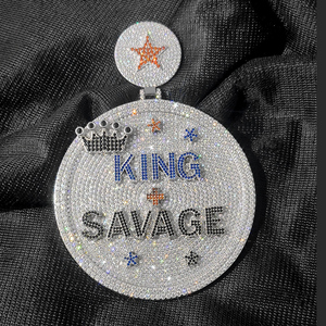 Pendentif personnalisé pour homme en argent 925 et moissanite, style King Savage, avec nom rond incrusté de pierres, collier de mode affirmé - Product Image 6