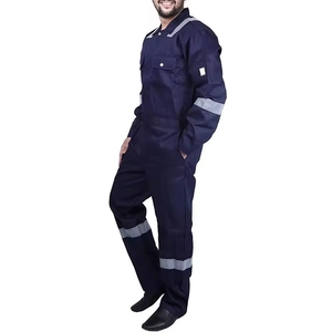 Combinaison de sécurité industrielle robuste avec bandes réfléchissantes, poches fonctionnelles, tissu durable et design professionnel pour les vêtements de travail - Product Image 4