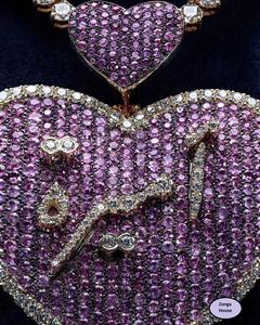 Colgante de Cruz Plateada Estilo Hip Hop de Alta Calidad para Actuaciones, Eventos y Atuendos Modernos, Disponible al Mejor Precio - Product Image 2