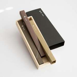 Kousaido Waboku - Set de Regalo de Incienso Japonés de Madera, 75 Varillas de Hinoki, Keyaki, Kusunoki y Sándalo, Venta al por Mayor - Product Image 2