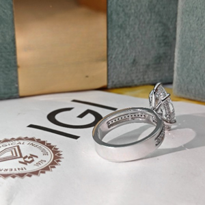 Elegante Anillo de Compromiso con Diamante Cultivado en Laboratorio, Corte Marquesa, para Mujer, Certificado IGI, Oro de 14K, Joyería de Lujo para Boda, Regalo - Product Image 5