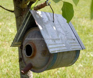 Nichoir en métal haut de gamme à suspendre pour jardin, abri décoratif extérieur pour moineaux, pinsons et autres oiseaux de cour. - Product Image 3