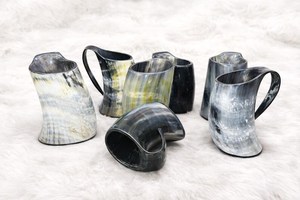 Cadeau de Noël artisanal écologique, matériau organique de haute qualité, corne à boire viking, mug à bière avec bord en laiton - Product Image 6