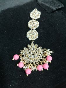 Pendientes de araña Jhumka Kundan de aleación de zinc chapados en oro de alta calidad, con circonitas y perlas de imitación, estilo étnico tradicional, color rosa, y Maang Tikka. - Product Image 3