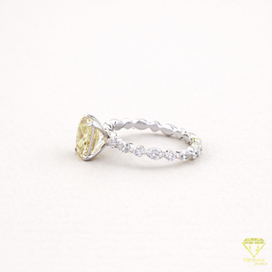 Anillo de Compromiso de Moissanita de Diseño Único para Mujer, Creado para Looks Nupciales Sofisticados, Disponible al Mejor Precio del Mercado - Product Image 2