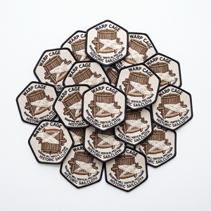 Parche Bordado Hexagonal Personalizado al por Mayor, Insignia Vintage Tejida con Borde Merrow, Emblema para Ropa a Granel, Fabricante - Product Image 1