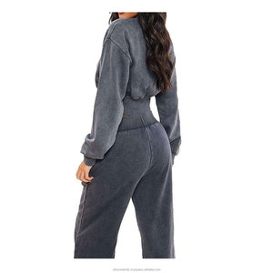 Ensemble de mode streetwear pour femmes grandes tailles, délavé et vieilli, avec logo brodé, comprenant un crop top et un sweat à capuche oversize à manches longues - Product Image 6
