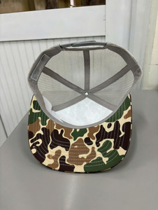 Casquette Trucker Injae Vina en Gros Personnalisée à 7 Panneaux avec Motif Camouflage Canard Vintage et Logo Brodé 3D Fait Main - Product Image 3