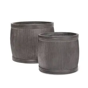 Maceta grande rústica galvanizada para flores de primavera y cosechas de otoño, ideal para jardinería al aire libre y decoración del hogar por temporadas. - Product Image 6