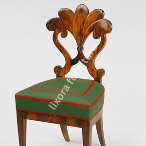 Chaise de salle à manger en bois massif artisanale de luxe, dossier sculpté orné, assise rembourrée en velours vert - Product Image 2