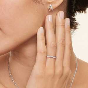 แหวนเพชรทรงกลมเจียระไนแบบใหม่ น้ำหนัก 0.59 กะรัต ระดับความสะอาด F-G/SI1 เพชรเพาะเลี้ยงในห้องปฏิบัติการ ดีไซน์ทันสมัย วงแหวนแบบ Eternity ผลิตจากทองคำแท้ 10K/14K/18K รับผลิตแบบ OEM ODM - Product Image 4