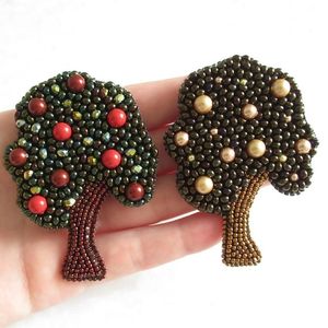 MD HANDICRAFTS Broche Artístico Floral Bordado a Mano, Diseño Personalizable, Adornos de Cuentas de Primera Calidad para - Product Image 1