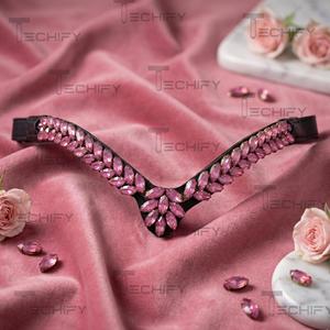 Diadema para Caballo en Forma de V con Cristales Rosados, Cuero Negro, Accesorio Ecuestre Hecho a Mano - Product Image 1