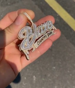 จี้ฮิปฮอปเพชรโมอิสซาไนต์ ดีไซน์ตัวอักษรชื่อ ตัวเรือนเงินแท้ 925 ทรงกลม ประดับเพชรแบบ Iced Out เกรด D VVS ผลิตตามสั่งสำหรับผู้ชายและผู้หญิง - Product Image 1