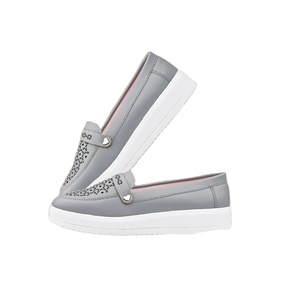 Mocassins à enfiler pour femmes de qualité supérieure Chaussures plates à la mode avec doublure en fourrure de renard pour l'été et l'automne pour les mocassins d'hiver - Product Image 5