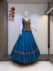 Lehenga Choli Romano Tradicional de Alta Calidad con Diseño de Encaje Gota Patti, Traje de Boda Indio para Eventos Culturales de Navratri - Product Image 1