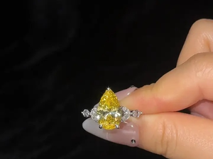 Bague de fiançailles en argent 925 plaqué or avec moissanite de 4,5 carats taille poire, pierre blanche et pierres latérales taille marquise, certifiée pour femme - Luxe - Product Image 2