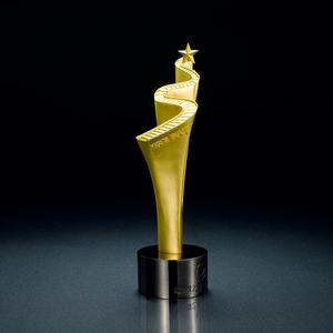 Elegante trofeo de oro y cristal con un pilar estampado. Perfecto para premios. Disponible a precios de mayorista. - Product Image 2