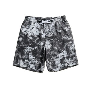 Pantalones cortos con estampado sublimado abstracto en blanco y negro para hombre, pantalones cortos de secado rápido para gimnasio, correr y playa, ropa deportiva ligera para el verano - Product Image 2