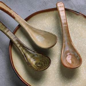 ช้อนเซรามิกสไตล์ญี่ปุ่นและเกาหลี ช้อนตักอาหารสำหรับโรงแรมร้านอาหาร ช้อนด้ามยาวสำหรับก๋วยเตี๋ยวหลามี่ ช้อนซุป โดย UO - Product Image 5