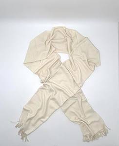 Écharpe en coton et lin tissée à la main, élégant accessoire textile pour boutiques, marques de mode, cadeaux, événements et vente en gros. - Product Image 5