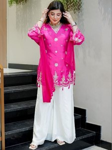 Ensemble Kurta en Soie Viscose Pure pour Femme avec Dupatta Kavita 2, Tissu Supérieur en Soie Viscose Pure - Product Image 2