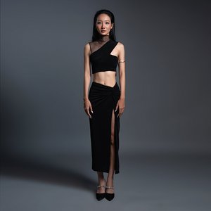 Nuevo diseño falda negra recta Falda de punto con abertura elegante cintura Sexy brillante Jersey elástico Faldas de mujer ropa de mujer - Product Image 1