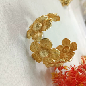Brazalete de Moda para Mujer, Hecho a Mano, en Latón, con Forma de Flor, Nueva Tendencia, con Color y Talla Personalizables para Fiestas - Product Image 3