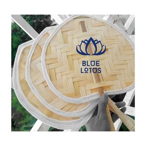 พัดไม้ไผ่ขายดี รุ่น 2026 วัสดุรักษ์โลก สำหรับระบายความร้อนส่วนตัวและตกแต่ง ดีไซน์สวยงาม โครงสร้างแข็งแรง ใช้งานได้อย่างปลอดภัย - Product Image 1