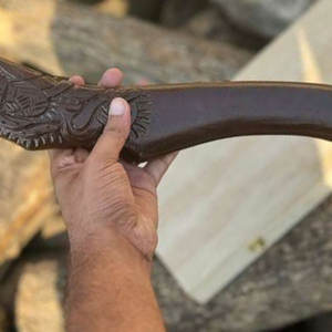 Hache décorative de style viking nordique de qualité industrielle, tête en acier au carbone gravée, manche en bois sculpté avec motif symbole nordique, objet de collection à expédier - Product Image 5