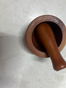 Ensemble mortier et pilon en bois, artisanal, écologique, de qualité alimentaire, durable, pour broyer les herbes et les épices, bol en bois manuel avec pilon assorti pour - Product Image 6