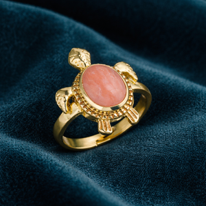 Anillo Moku Jewellery Marine con Cabujón de Coral Melocotón, Engastado en Bisel, Ajustable, Inspirado en el Océano, Anillo de Declaración Hecho a Mano, Joyería para Mujer - Product Image 5