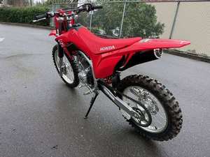 Moto tout-terrain Honda CRF 250F 250cc de qualité supérieure pour adultes avec démarrage électrique EFI et performances hors route optimales - Product Image 2
