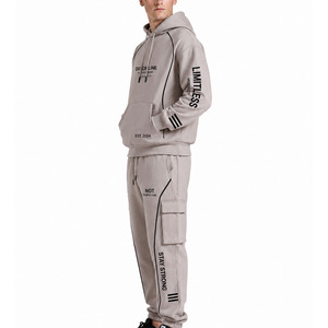 Ensemble de survêtement pour homme avec impression DTF personnalisée et bandes réfléchissantes, comprenant un sweat à capuche zippé et un pantalon de survêtement - Product Image 3