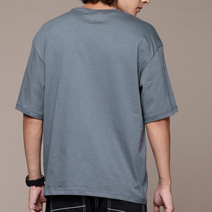 T-shirts Homme Oversize Personnalisés en Coton Léger 100% Coupe Ample Manches Courtes Col Rond Respirant Anti-Boulochage avec Logo - Product Image 4