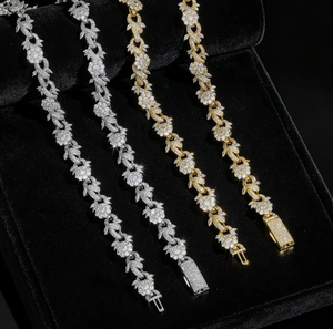 Collier ras du cou en laiton avec pendentif fleur en zircon, idéal pour mariage et usage quotidien - Product Image 4