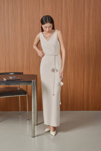 Vestido Largo Blanco con Cuello en V para Mujer, Estilo Elegante, Tela Crepé Americana WHITE NOISE, Vietnam, Modelo KD76 - Product Image 3
