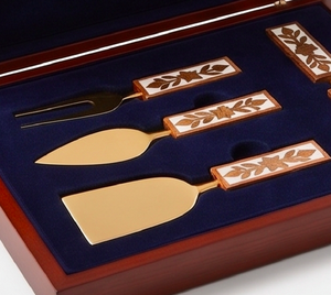 Elegante Juego de Cuchillos para Queso Dorados con Mangos Florales de Madera, Aptos para Lavavajillas, Cubiertos para Fiestas y Eventos - Product Image 6